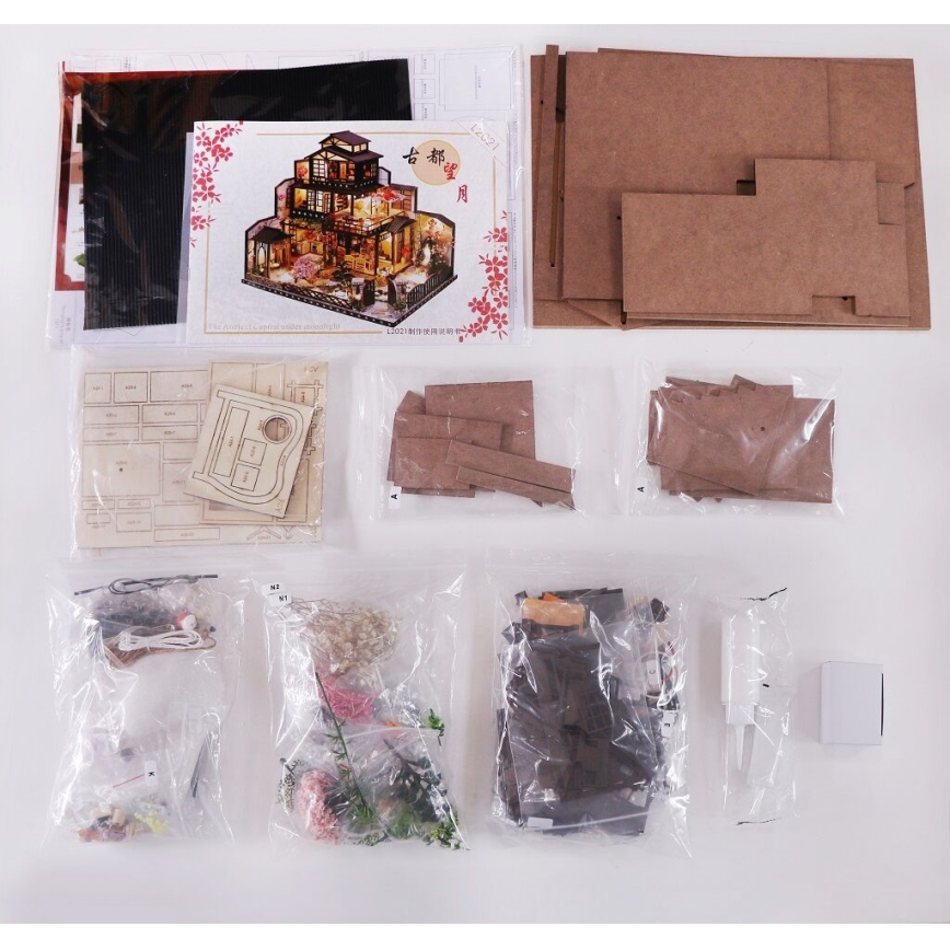 2Kids Toys - Miniatiūrinis namas Prabangi sakurų vila 2xAAA