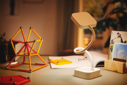 Back to School naujoje šviesoje – su Philips LED stalinėmis lempomis