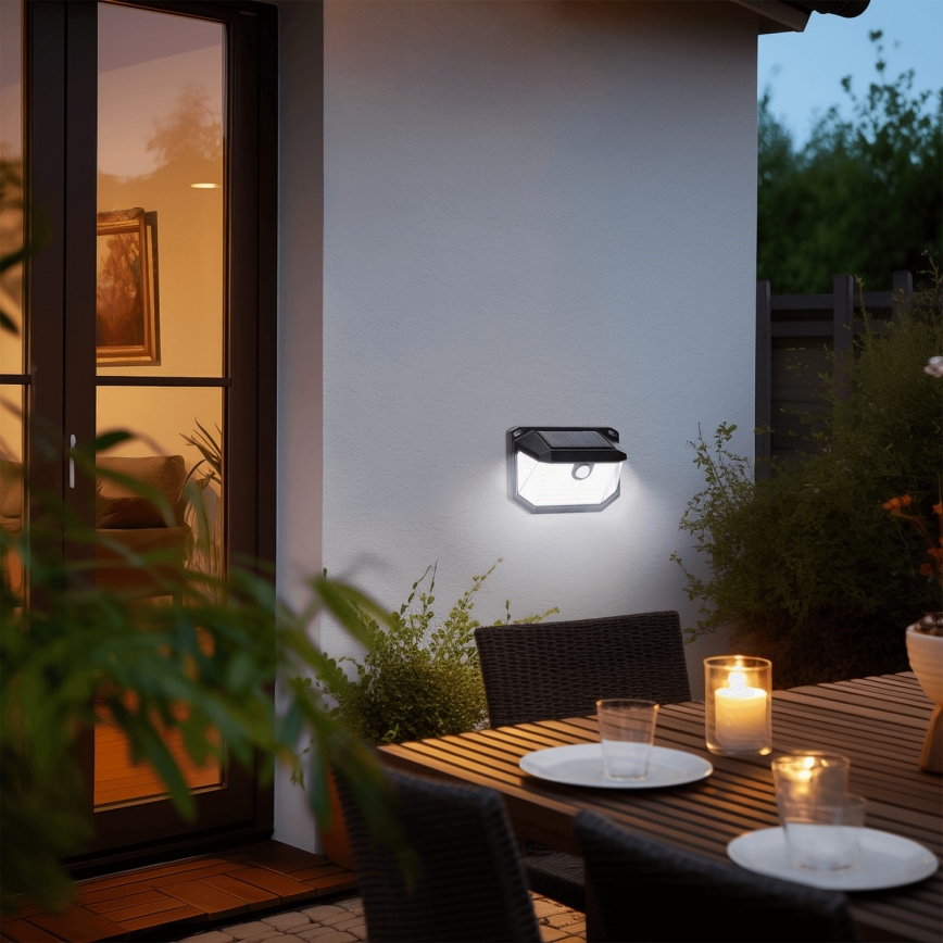 Aigostar - LED sieninis šviestuvas su jutikliu, įkraunamas saulės energija LED/0,8W/5,5V 1200 mAh 6500K IP65