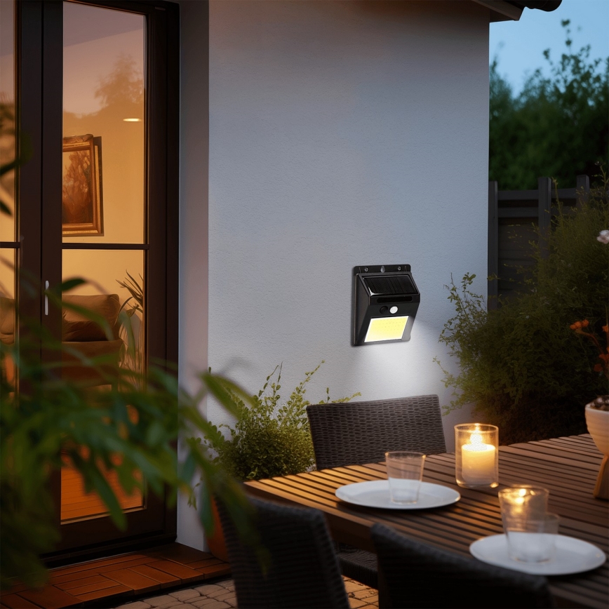 Aigostar - LED sieninis šviestuvas su jutikliu, įkraunamas saulės energija LED/13W/5,5V 6500K IP65