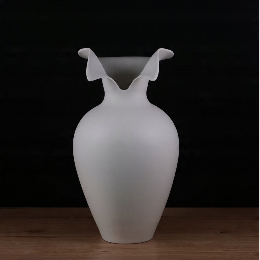 Balta keraminė vaza 41,5x23 cm