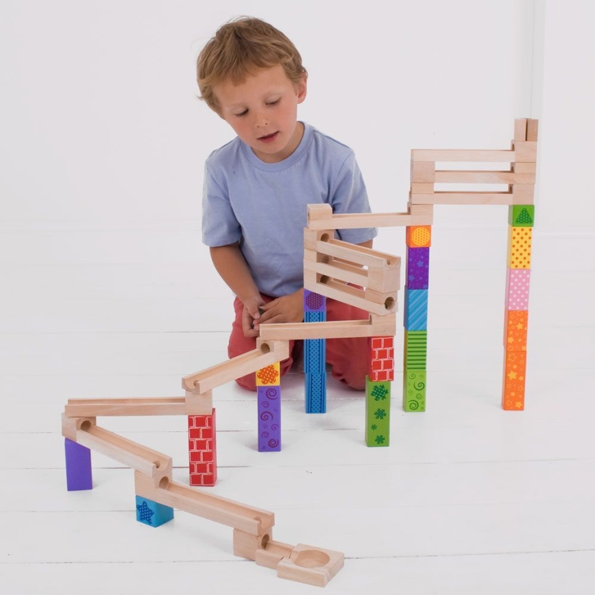 Bigjigs Toys - Medinis marmurinis bėgimas spalvingas