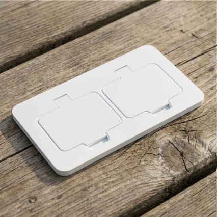 Brilagi – lauko įleidžiamas grindinis dvigubas lizdas IP55, baltas, stačiakampis