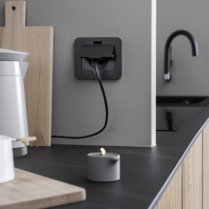 Brilagi - lauko įleidžiamas grindinis lizdas IP55, juodas, stačiakampis