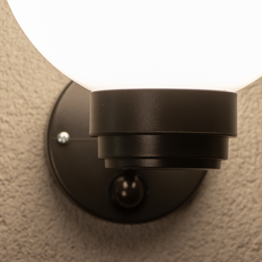 BRILAGI - Lauko sieninis šviestuvas su judesio jutikliu HARBOR 1xE27/40W/230V IP33 antracitas/balta