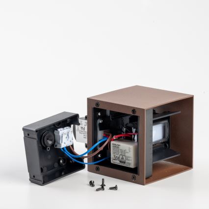 BRILAGI - LED lauko sieninis šviestuvas su jutikliu CUBE LED/6W/230V rudas IP65