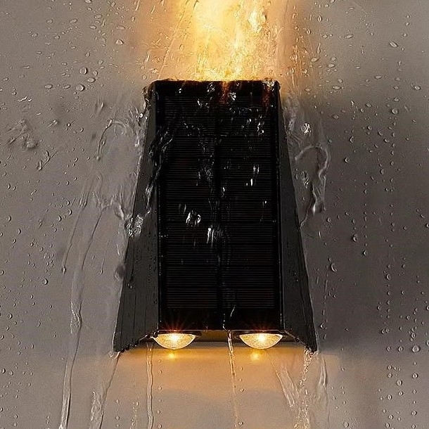 Brilagi - LED sieninis šviestuvas, įkraunamas saulės energija PYRAMID LED/2W/3,2V 1300 mAh IP54