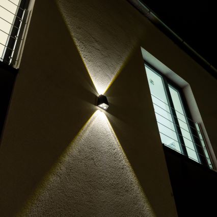 Brilagi - LED sieninis šviestuvas, įkraunamas saulės energija PYRAMID LED/2W/3,2V 1300 mAh IP54