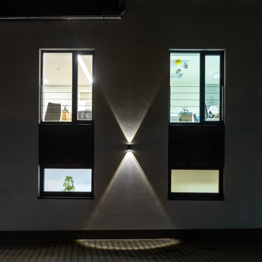 Brilagi - LED sieninis šviestuvas, įkraunamas saulės energija PYRAMID LED/2W/3,2V 1300 mAh IP54