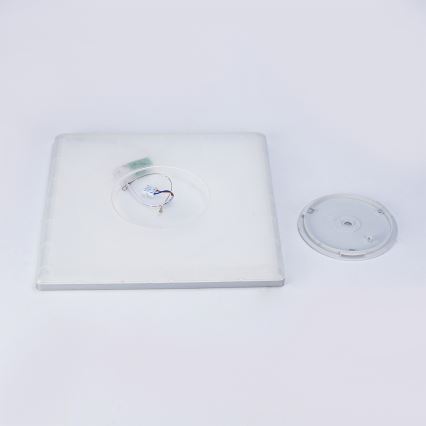 Brilagi - LED vonios kambario lubinis šviestuvas ULTRA SLIM LED/24W/230V 42x42 cm sidabro spalvos IP54