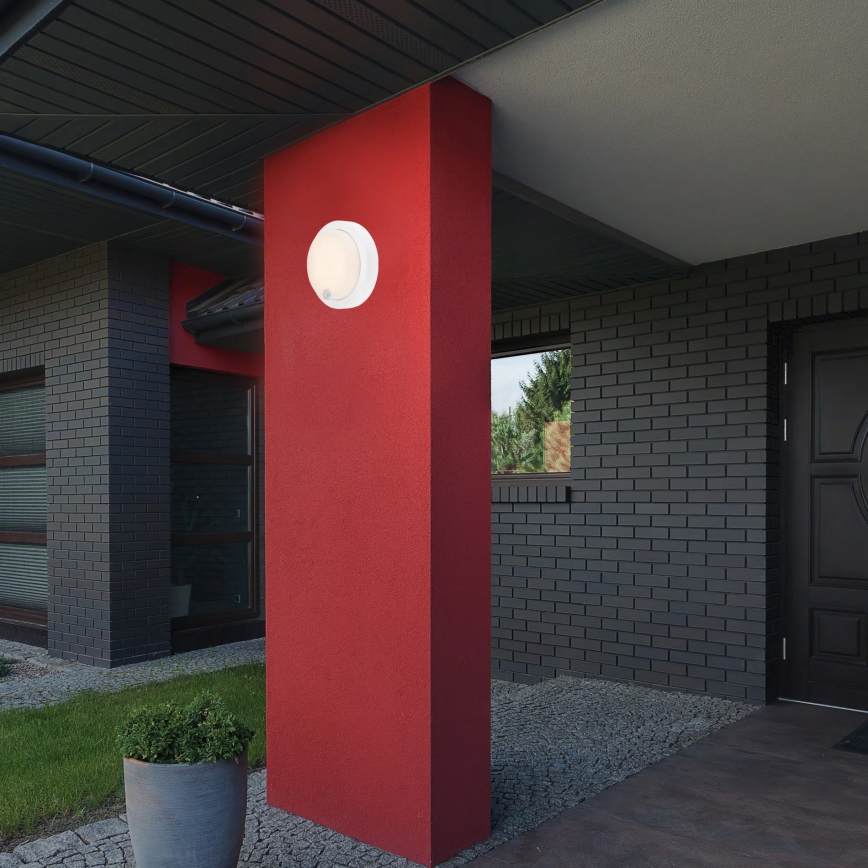 Brilo - įkraunamas lauko LED sieninis šviestuvas su jutikliu LED/4W/5V 4400 mAh IP44 baltas