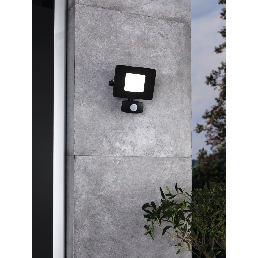 Eglo - Akcentinis LED šviestuvas su jutikliu LED/20W/230V