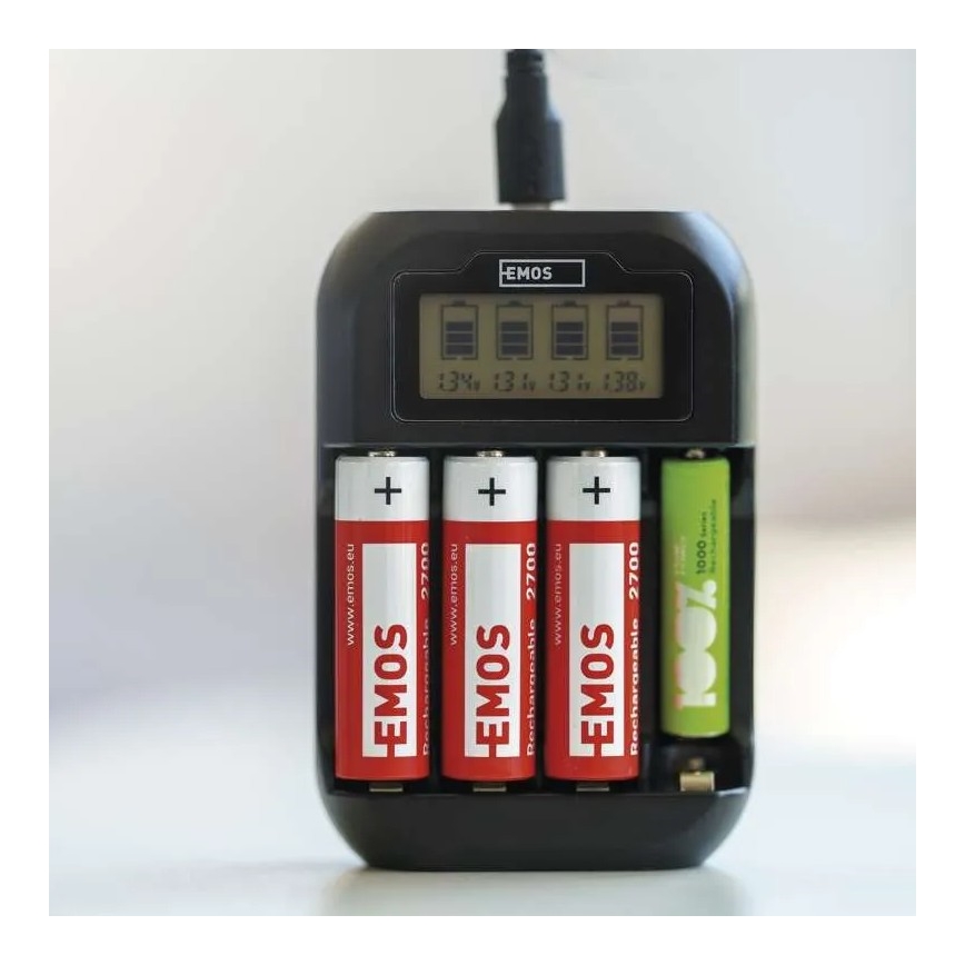 Baterijos įkroviklis su LCD ekranu 4xAA/AAA 5V