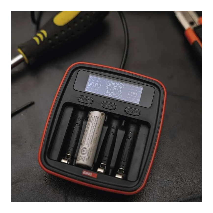 Baterijos įkroviklis su LCD ekranu 4xAA/AAA 5V