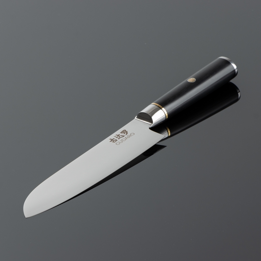 Gudaro - Santoku damasko plieno virtuvinis peilis AKIRO 7, 67 sluoksnių plieno, ašmenų ilgis 17,5 cm, juodas