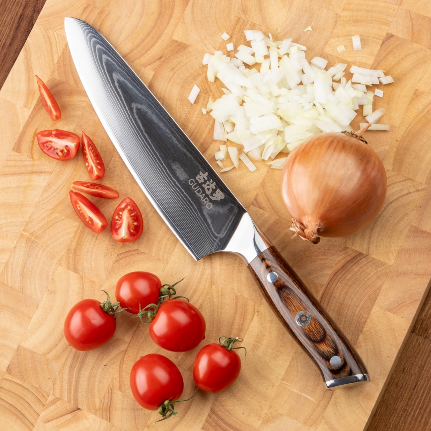 Gudaro - RINKINYS 1x damaskinis šefinis peilis FENG 8, 67 sluoksnių plieno, ilgis 20 cm + 1x damaskinis Santoku virtuvinis peilis FENG 7,5, 67 sluoksnių plieno, ilgis 18 cm + 1x NEMOKAMAI damaskinis vaisių peilis FENG 3,5, 67 sluoksnių plieno, ilg