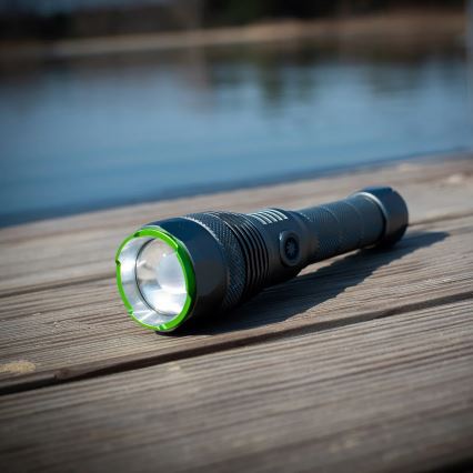 LED reguliuojamo ryškumo įkraunamas žibintuvėlis su galios banko funkcija LED/30W/5V IPX7 3000 lm 4000 mAh