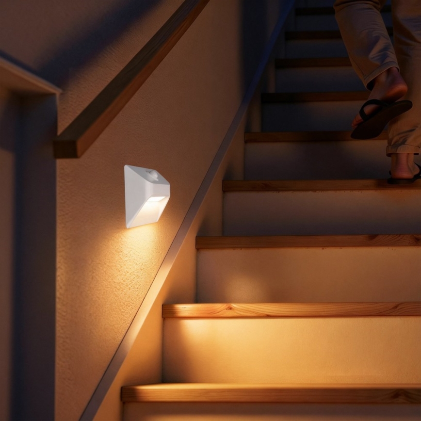 Immax 08308L - LED įkraunamas laiptų šviestuvas su jutikliu STEP LIGHT LED/0,3W/3,7V 2200 mAh IP53 baltas