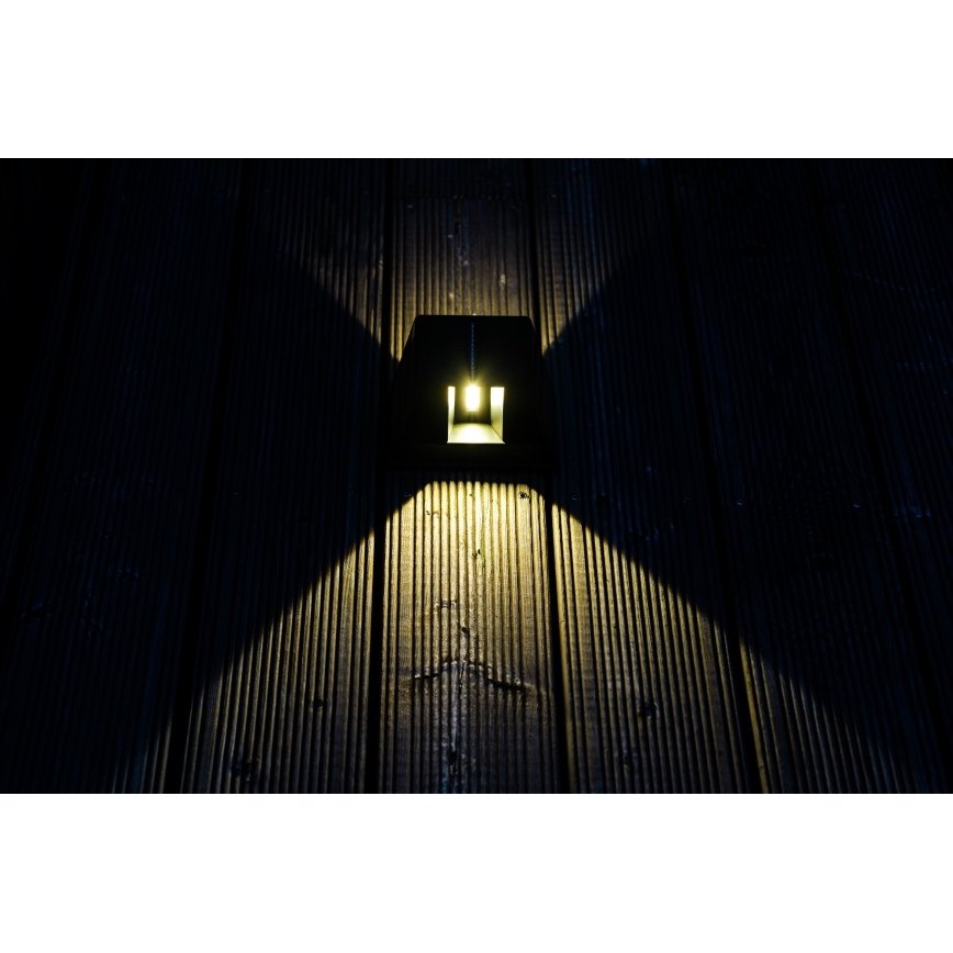 LED Saulės sieninis šviestuvas su jutikliu LED/2W/5V IP54 1300 mAh
