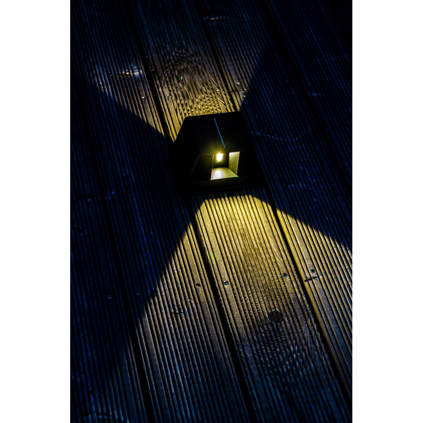 LED Saulės sieninis šviestuvas su jutikliu LED/2W/5V IP54 1300 mAh