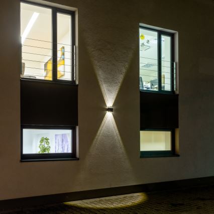 LED saulės energijos sieninis šviestuvas su jutikliu LED/2W/5V IP54