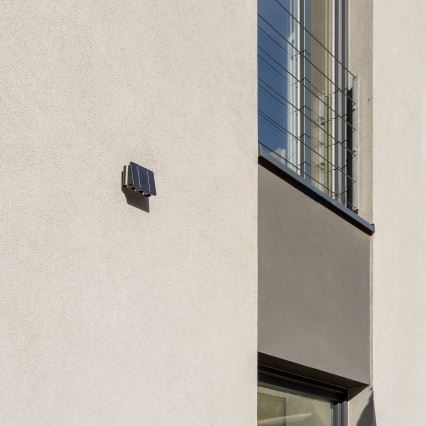 LED saulės energijos sieninis šviestuvas su jutikliu LED/2W/5V IP54