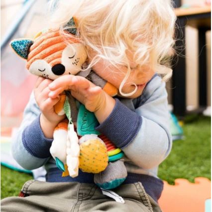 Infantino - Pliušinis žaislas su kramtukais 30 cm male lapė