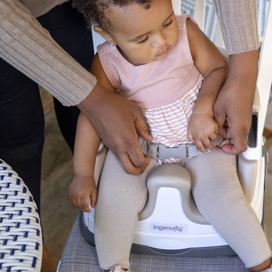 Ingenuity - Booster seat 2in1 BABY BASE smėlio spalva