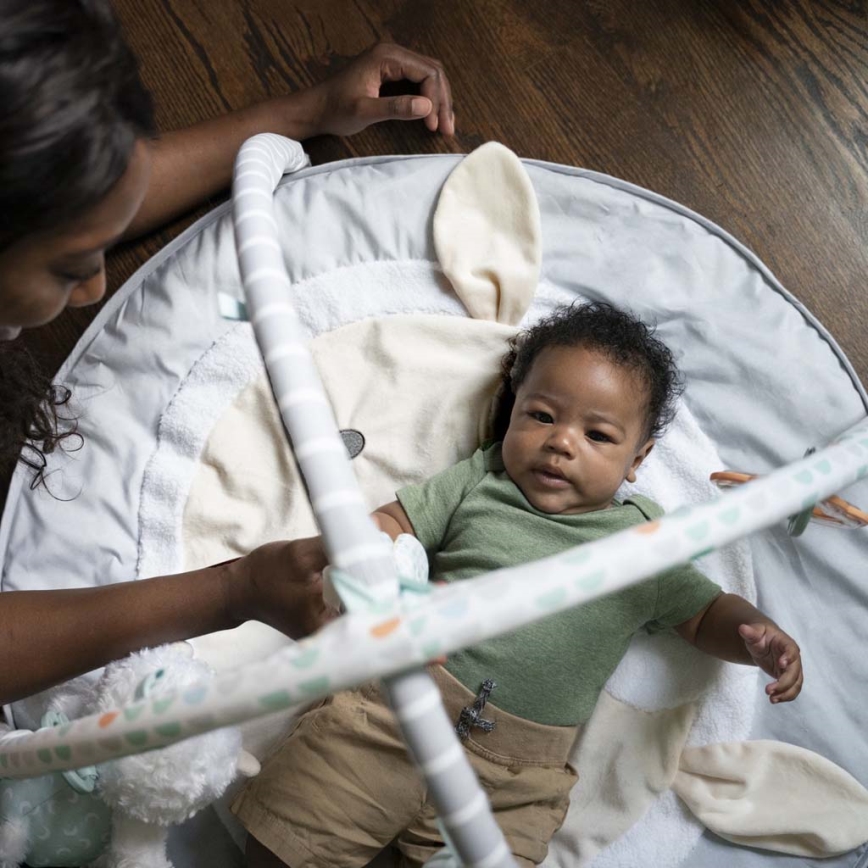 Ingenuity - Kūdikio antklodė, skirta žaisti CORRIE avelės