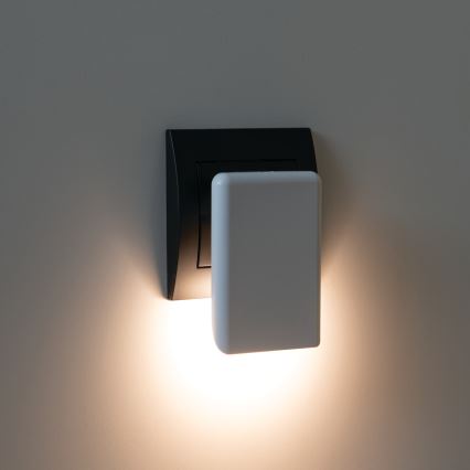 Kanlux 37394 - LED naktinis šviestuvas su prietemos jutikliu elektros lizdui ORISA LED/0,28W/230V balta