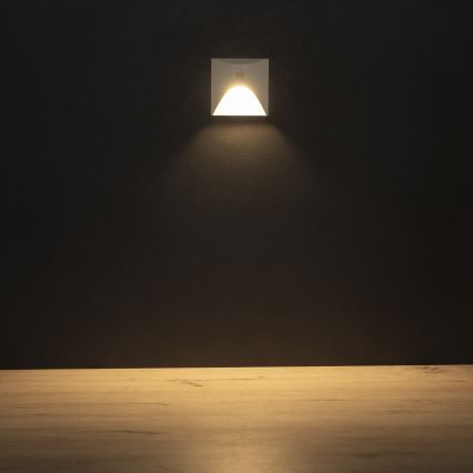 LED laiptų šviestuvas su judesio ir sutemų jutikliu EXIN LED/2,5W/230V 3000K IP65 baltas kvadratinis