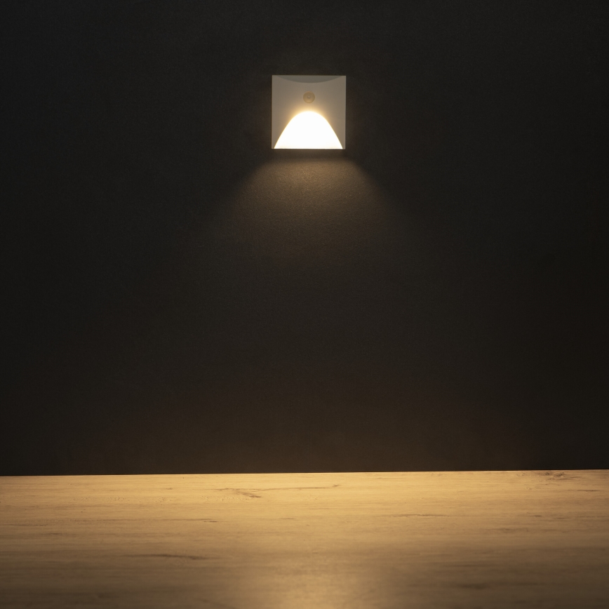 LED laiptų šviestuvas su judesio ir sutemų jutikliu EXIN LED/2,5W/230V 3000K IP65 baltas kvadratinis