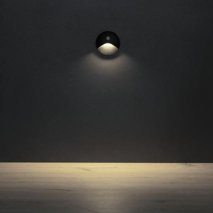 LED laiptų šviestuvas su judesio ir sutemimo jutikliu EXIN LED/2,5W/230V 4000K IP65 juodas apvalus