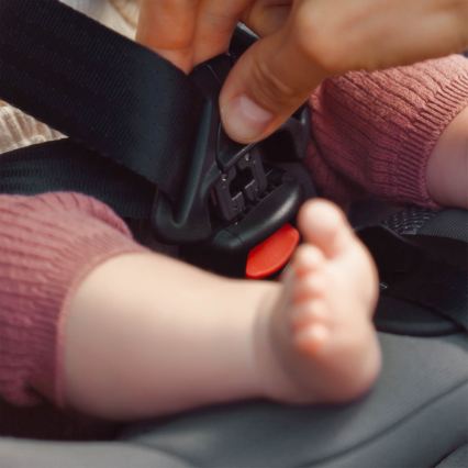 KINDERKRAFT - Automobilinė kėdutė su pasukama baze I-GUARD i-Size 40–105 cm smėlio spalvos