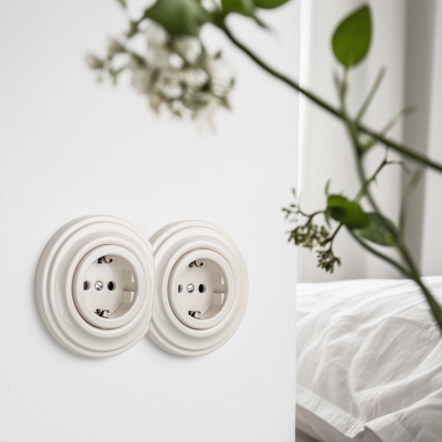 Kliklap - Dviguba retro namų rozetė su rėmeliu SCHUKO 230V/16A smėlio spalvos