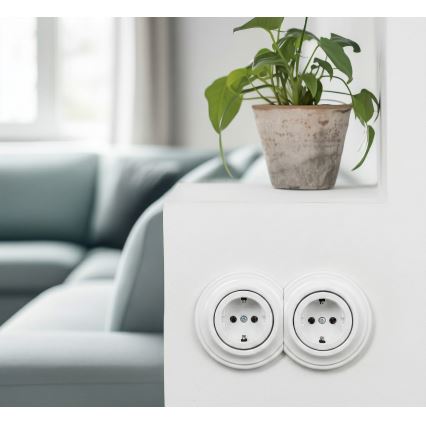 Kliklap - dviguba retro rozetė su SCHUKO rėmeliu, 230 V, sniego baltos spalvos