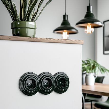 Kliklap - Triguba retro sieninė rozetė su rėmeliu SCHUKO 230V, žalia