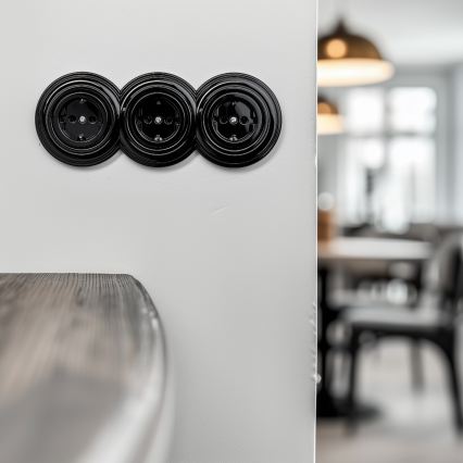 Kliklap – trigubas retro namų lizdas su rėmeliu SCHUKO, 230 V, juodas