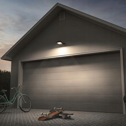 LED lauko prožektorius su judesio ir sutemos jutikliu LED/50W/230V 4500K IP65 juodas