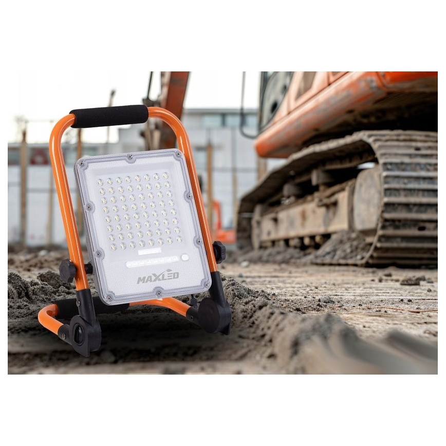 Reguliuojamas įkraunamas LED prožektorius su stovu LED/50W/3,2V 4500K 5000 mAh IP65 oranžinis