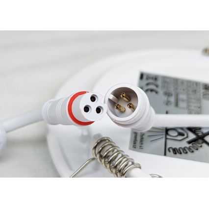 LED įleidžiamas lubinis šviestuvas VEGA LED/6W/230V 2900/3900/5800K 12,5x12,5 cm balta