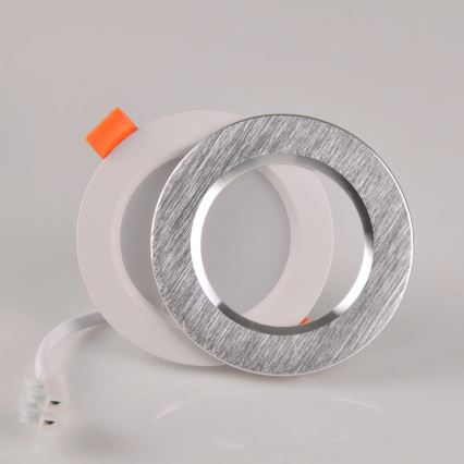 LED Įleidžiamas šviestuvas ZOE LED/4,8W/230V sidabras