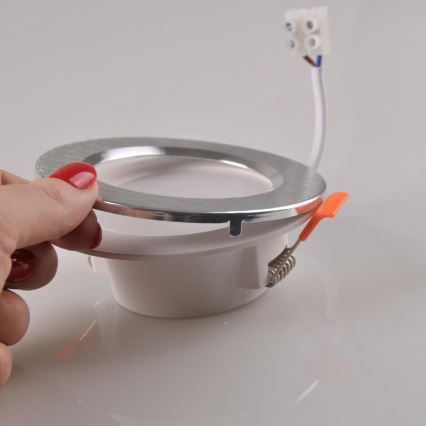 LED Įleidžiamas šviestuvas ZOE LED/4,8W/230V sidabras