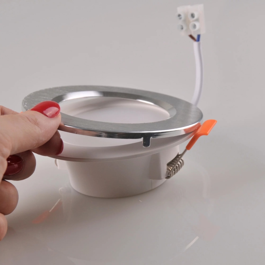 LED Įleidžiamas šviestuvas ZOE LED/4,8W/230V sidabras