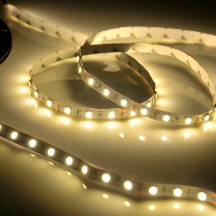 LED juosta 5m LED/45W/12V IP65 balta