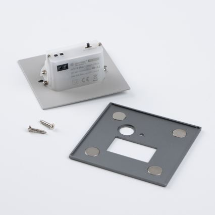 LED laiptų šviestuvas su judesio ir sutemų davikliu LED/1,5W/230V 3000/4000/6000K sidabrinės spalvos