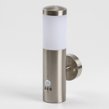 LED lauko sieninis šviestuvas su judesio jutikliu 1xGU10/5W/230V IP44 matinis chromas