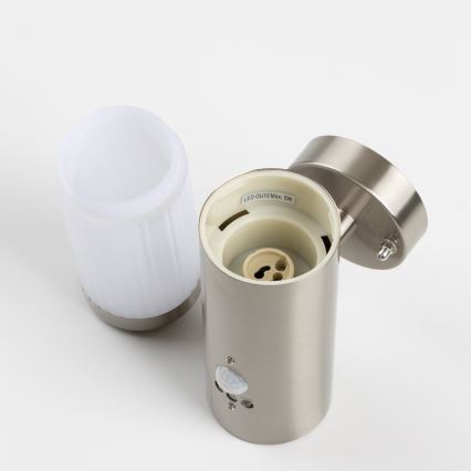 LED lauko sieninis šviestuvas su judesio jutikliu 1xGU10/5W/230V IP44 matinis chromas