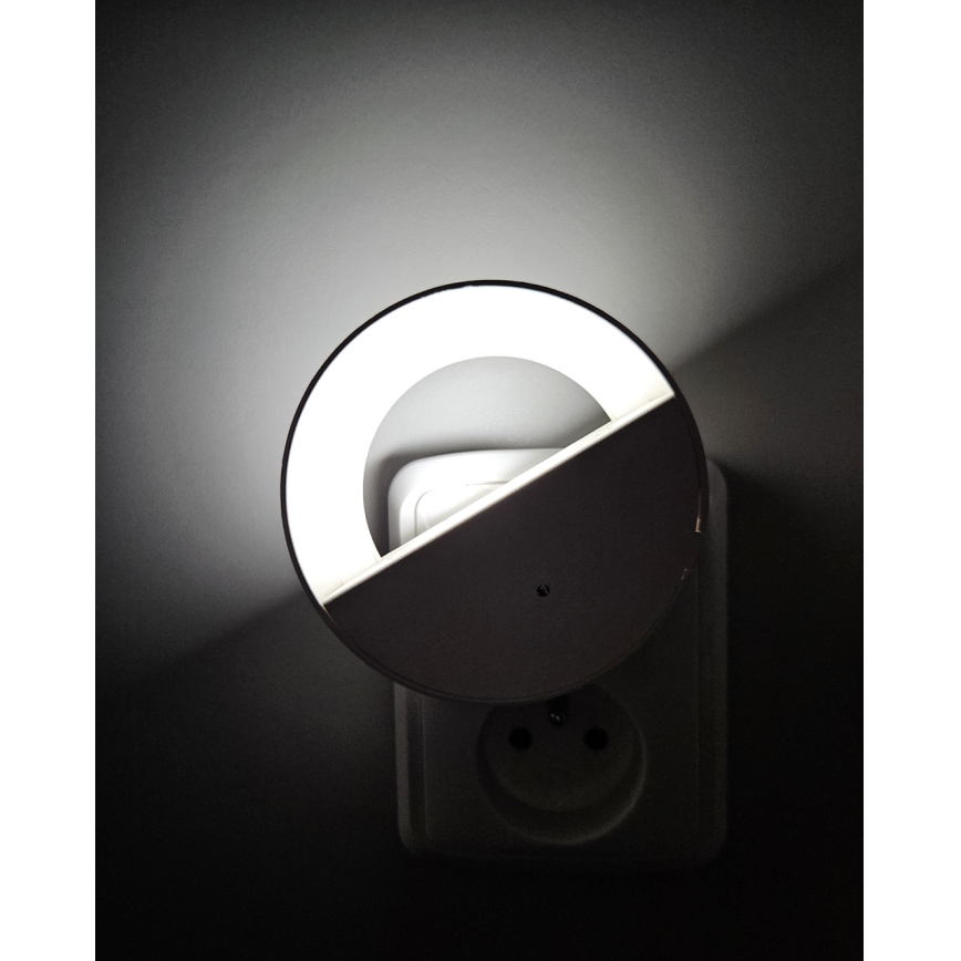 LED Naktinė lemputė su prieblandos jutikliu LED/0,5W/230V balta