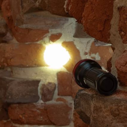 LED Pritemdomas įkraunamas žibintuvėlis LED/20W/5V IPX5 2000 blizgus 6000 mAh